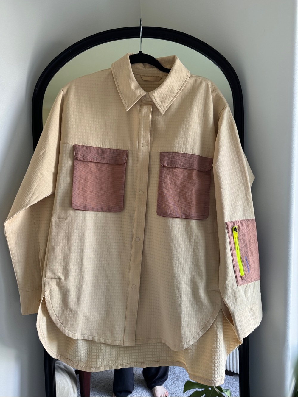 lululemon athletica Beige Button-Down Shirt with brown pockets - Picture 1 of 1
